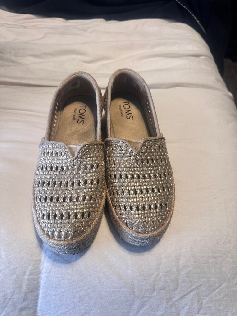TOMS Valencia‘s Women's Gold metallic Woven Espadrille Slip-On - Picture 2 of 3